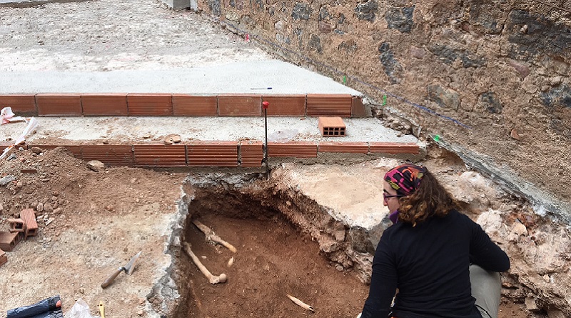 Ixen a la llum les restes de l’antiga església del segle XIV-XV