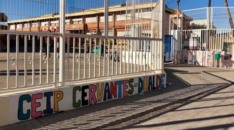 Cartonajes la Plana fa una donació econòmica a l’Escola per completar les beques-menjador