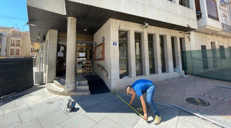 L’Ajuntament inicia les obres de millora de l’accessibilitat a la casa consistorial