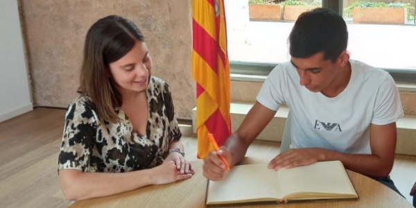 El betxinenc Iker Moreno, Campió d’Espanya Sub-18 en Decatló, rep la Insígnia d’Honor de l’Ajuntament