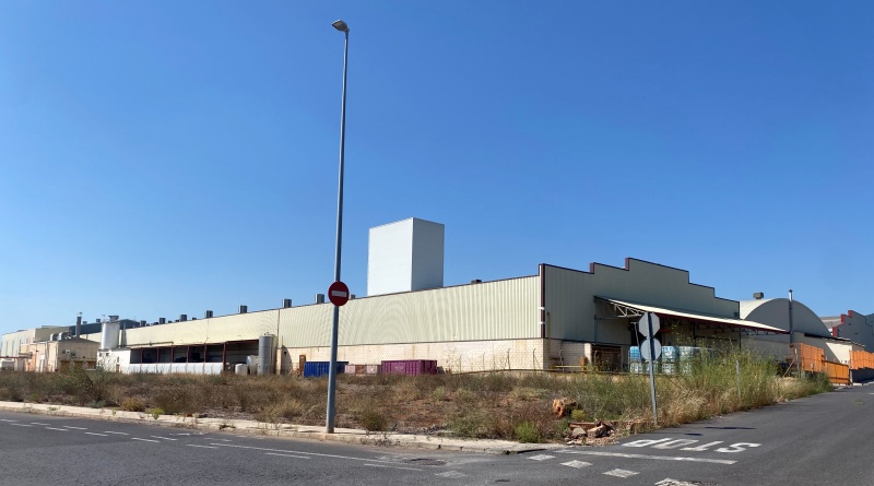 El Camí del Pantà s’asfaltarà com a part de les millores del polígon industrial Cartonatges La Plana