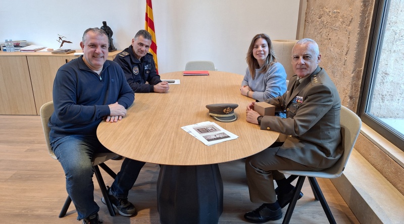 L’alcaldessa de Betxí rep al Subdelegat de Defensa en una visita institucional
