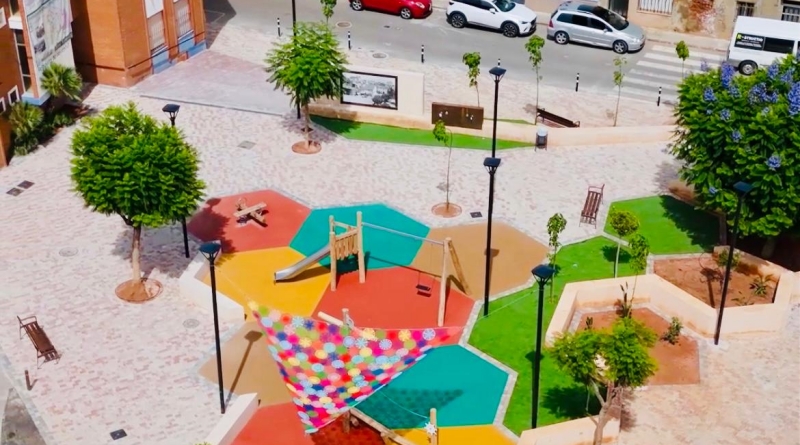 Betxí inaugura la nova plaça Manuel Escobedo amb un acte festiu i la presentació del mural ‘El ritme de la vida’